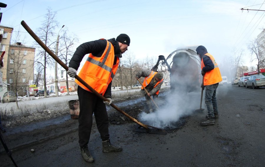 Ямочный ремонт начали на дорогах Челябинска*1