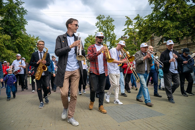 В Челябинске отменили джазовый стрит-парад из-за плохой погоды*1
