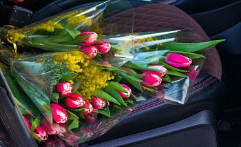 Дима Билан восхитился количеством цветов после концерта в Челябинске