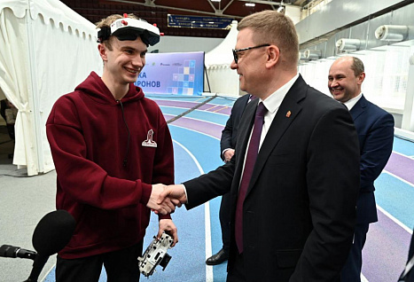 «На Ты с IT»: в Челябинске проходит форум с гонками дронов и фиджитал-хоккеем